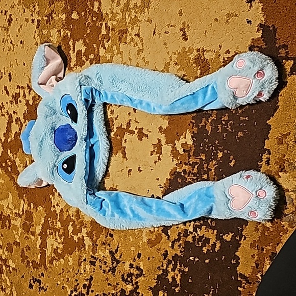 moving ear hat stitch